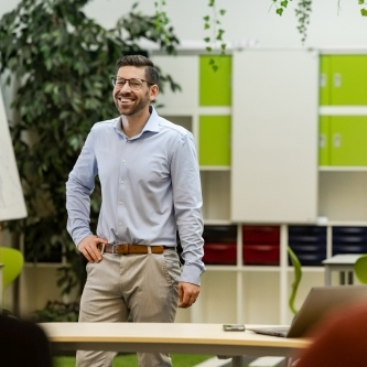 Kennst du diesen typischen Fehler in Meetings? - ein Artikel von Dr. Ing. Thomas Löbel von Ingenieurshelden