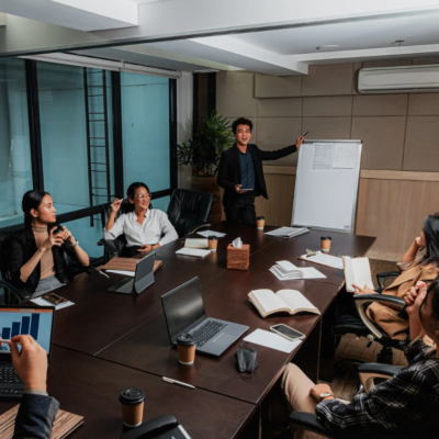 Endlich effiziente Meetings - Tipps und Tricks - ein Artikel von Dr. Ing. Thomas Löbel von Ingenieurshelden